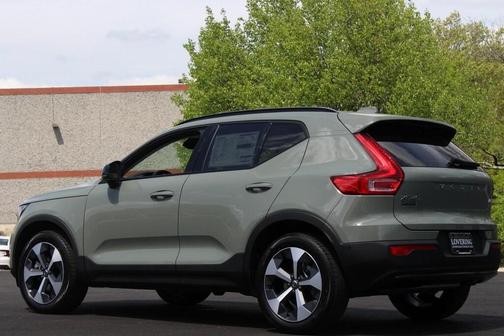 2025 Volvo XC40 B5 Plus Dark Theme
