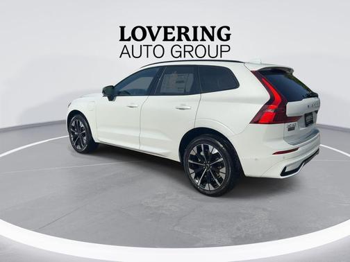 Crystal White 2026 Volvo XC60 Plug-In Hybrid T8 Plus