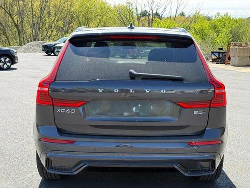 Platinum Gray Metallic 2025 Volvo XC60 B5 Plus