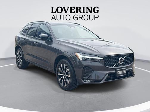 Platinum Gray Metallic 2025 Volvo XC60 B5 Plus