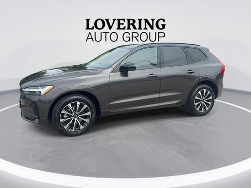 Platinum Gray Metallic 2025 Volvo XC60 B5 Plus