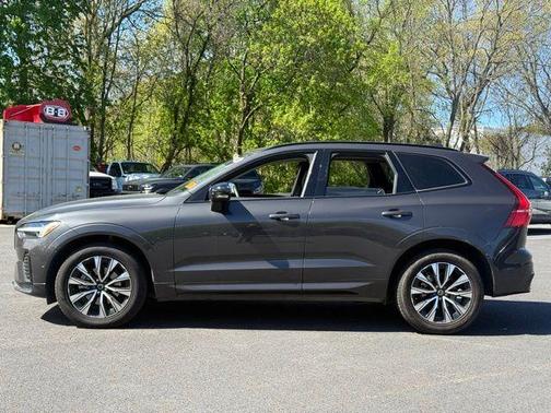 Platinum Gray Metallic 2025 Volvo XC60 B5 Plus
