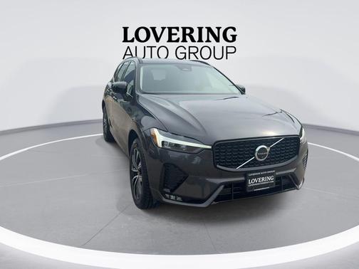 Platinum Gray Metallic 2025 Volvo XC60 B5 Plus