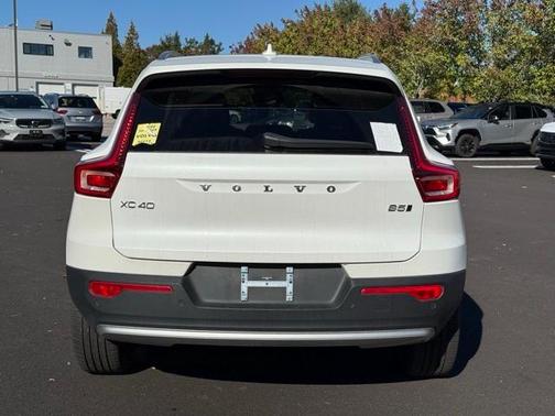 2025 Volvo XC40 B5 Plus Bright Theme