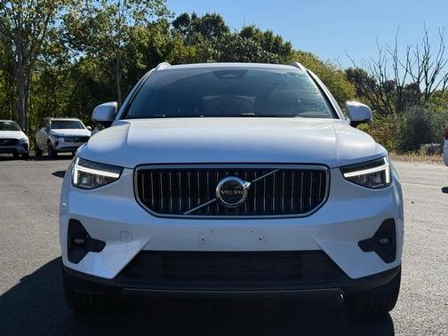 2025 Volvo XC40 B5 Plus Bright Theme