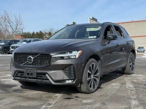 2025 Volvo XC60 B5 Plus