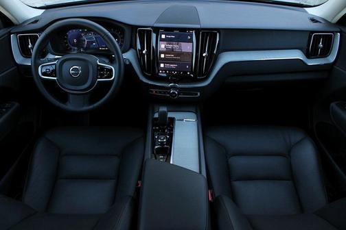 2025 Volvo XC60 B5 Plus
