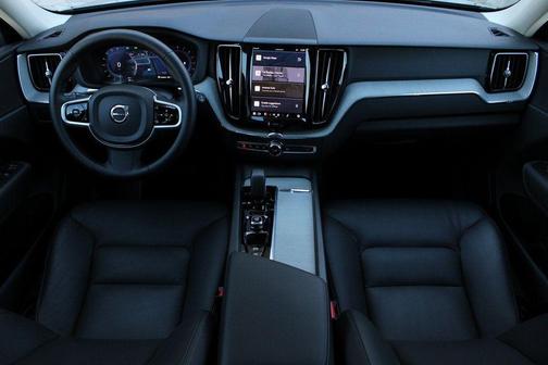 2025 Volvo XC60 B5 Plus