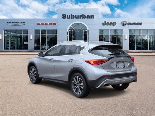 2017 INFINITI QX30 Premium