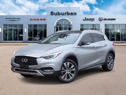 2017 INFINITI QX30 Premium