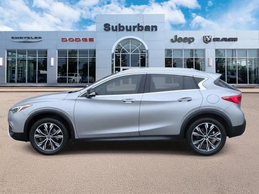 2017 INFINITI QX30 Premium