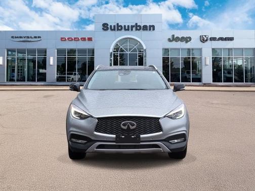 2017 INFINITI QX30 Premium