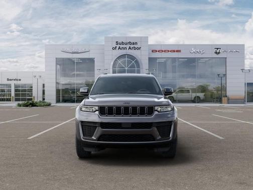 Metallic 2026 Jeep Grand Cherokee Laredo