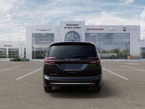 Diamond Black 2027 Chrysler Pacifica SELECT