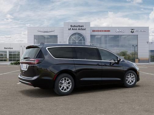 Diamond Black 2027 Chrysler Pacifica SELECT