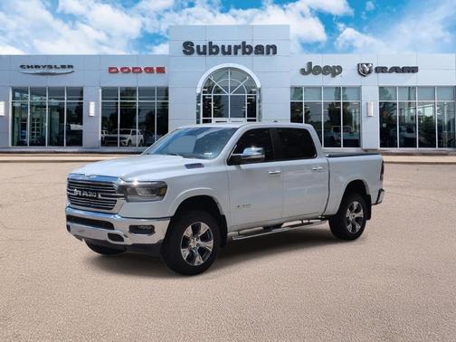 Bright White Clearcoat 2020 RAM 1500 Laramie