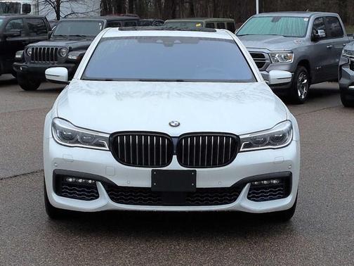 White 2018 BMW 750 i xDrive