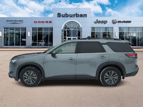 2022 Nissan Pathfinder SV