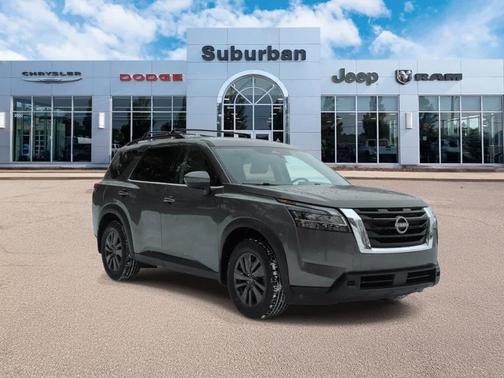 2022 Nissan Pathfinder SV