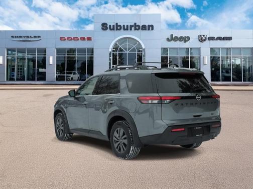 2022 Nissan Pathfinder SV