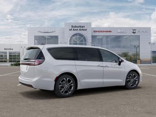 2026 Chrysler Pacifica Select