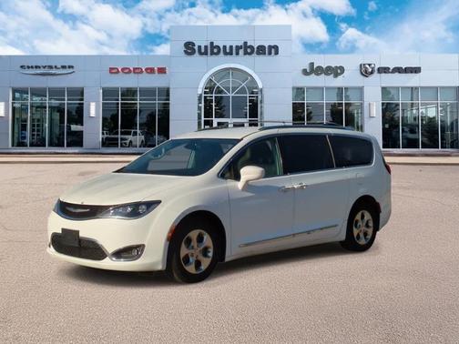 2017 Chrysler Pacifica Touring-L Plus