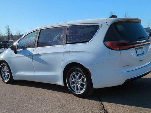 2024 Chrysler Pacifica Touring-L