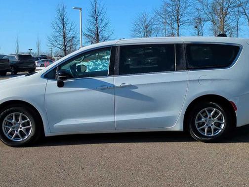 2024 Chrysler Pacifica Touring-L