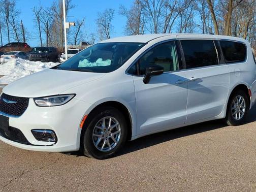 2024 Chrysler Pacifica Touring-L