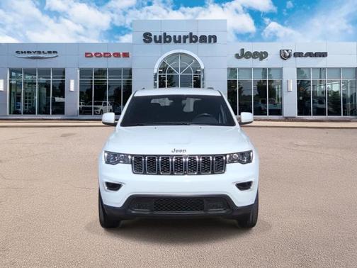 Bright White Clearcoat 2018 Jeep Grand Cherokee Laredo E