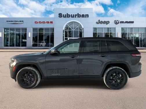 Metallic 2026 Jeep Grand Cherokee Laredo