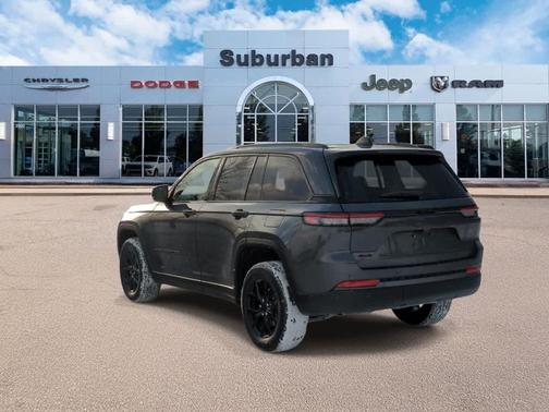 Metallic 2026 Jeep Grand Cherokee Laredo
