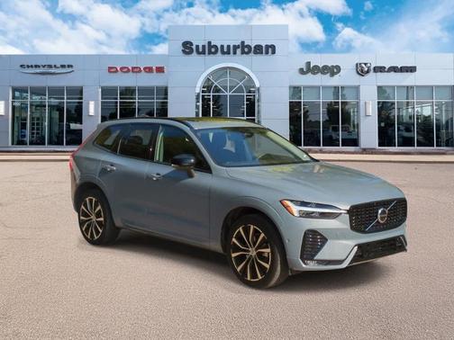 2023 Volvo XC60 B5 Plus Dark Theme