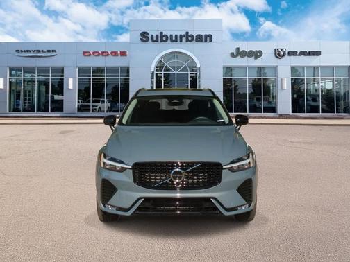 2023 Volvo XC60 B5 Plus Dark Theme