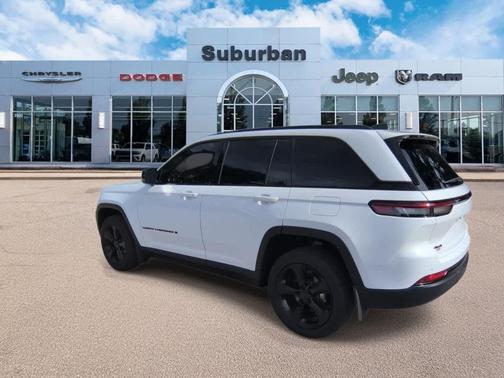 Bright White Clearcoat 2024 Jeep Grand Cherokee Laredo