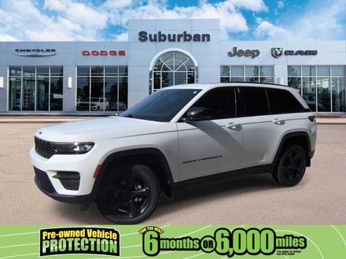 Bright White Clearcoat 2024 Jeep Grand Cherokee Laredo