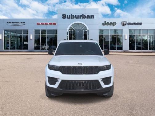Bright White Clearcoat 2024 Jeep Grand Cherokee Laredo