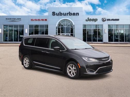 2017 Chrysler Pacifica Touring-L Plus