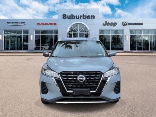 Boulder Gray Pearl 2023 Nissan Kicks SV