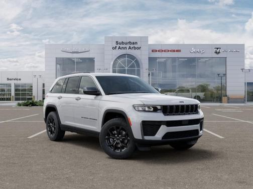 Bright White Clearcoat 2026 Jeep Grand Cherokee Laredo