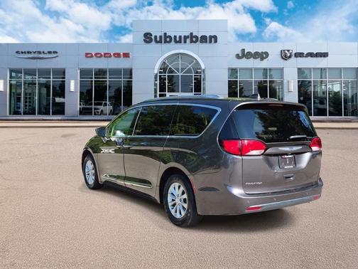 Granite Crystal Clearcoat Metallic 2018 Chrysler Pacifica Touring-L Plus