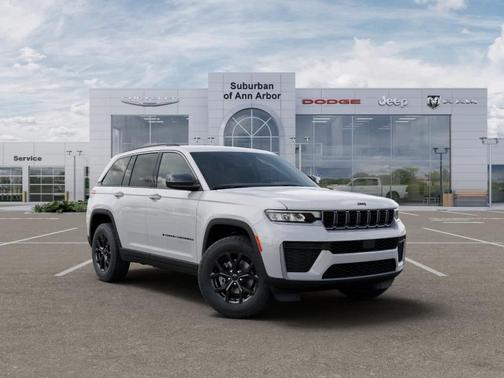 Bright White Clearcoat 2026 Jeep Grand Cherokee Laredo