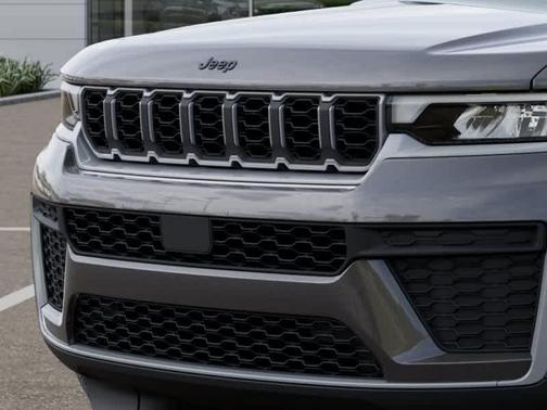 Metallic 2026 Jeep Grand Cherokee Laredo