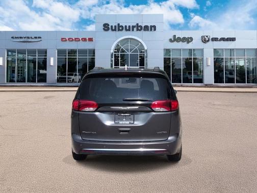 Granite Crystal Clearcoat Metallic 2017 Chrysler Pacifica Limited