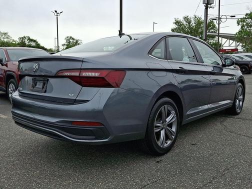 Platinum Gray Metallic 2024 Volkswagen Jetta 1.5T SE