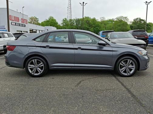 Platinum Gray Metallic 2024 Volkswagen Jetta 1.5T SE