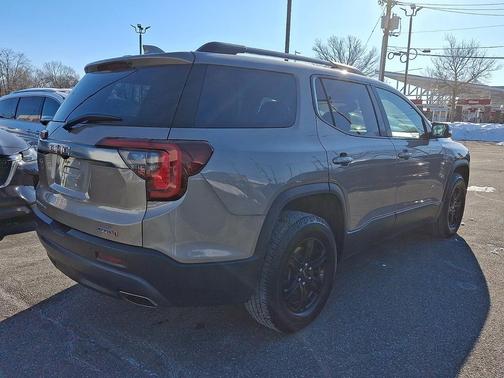 2022 GMC Acadia AWD AT4