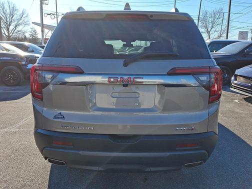 2022 GMC Acadia AWD AT4