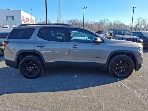 2022 GMC Acadia AWD AT4