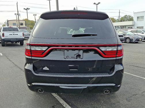 Diamond Black Clear-Coat Exterior Paint 2026 Dodge Durango GT Plus